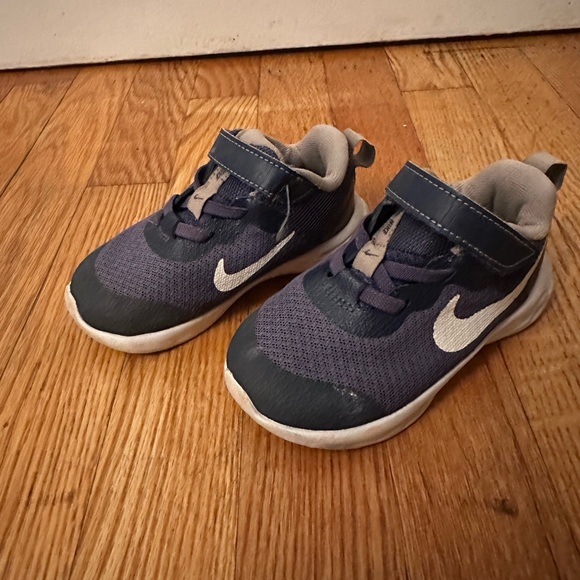 Nike Kids Navy and White Sneakers - Picture 1 of 3